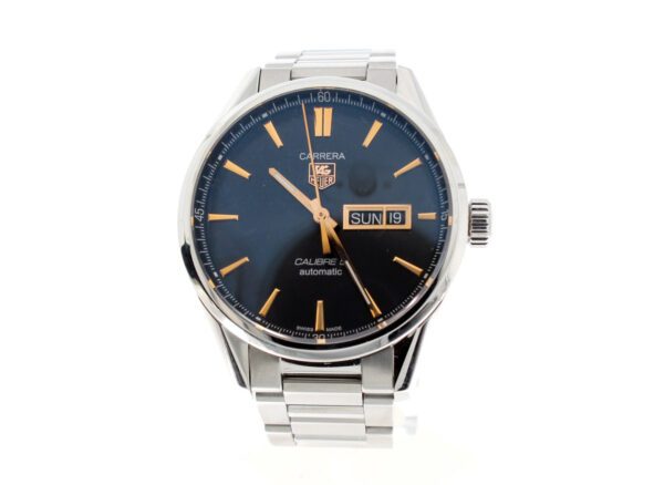 TAG HEUER Carrera Herrenuhr in Edelstahl mit Automatikwerk, Glasboden und Leuchtzeiger.