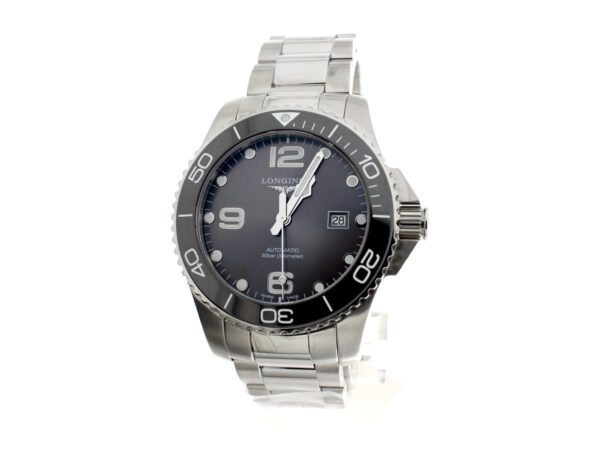 Longines HydroConquest Herrenuhr mit Edelstahlgehäuse, Automatikwerk und Saphirglas.