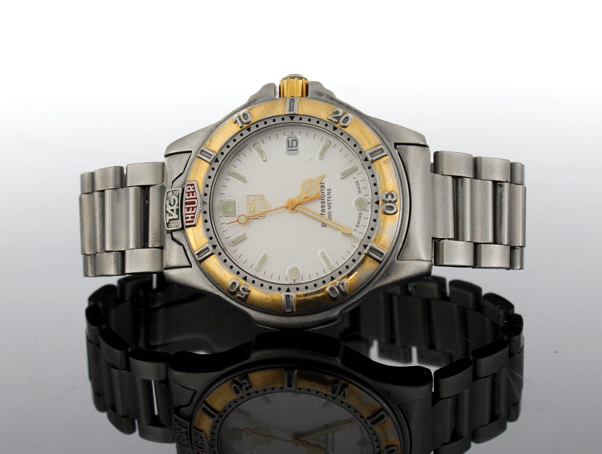 TAG HEUER Professional 200 Herrenuhr in Edelstahlgehause ETA Quartzwerk Box und Zentralsekunde