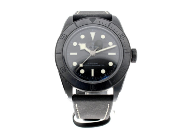 TUDOR Black Bay Herren-Armbanduhr mit schwarzen Stahlgehäuse, Automatikwerk, Kautschukband im Full-Set.