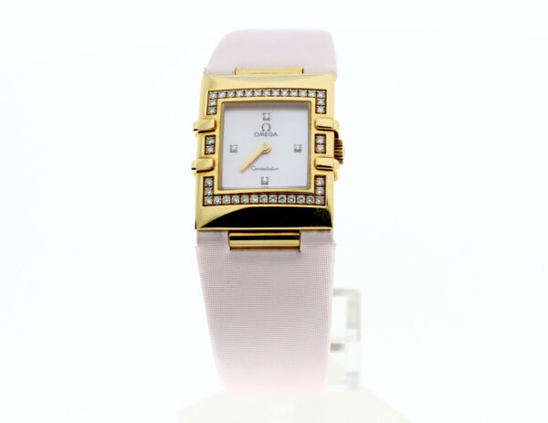 OMEGA Constellation Damenuhr, 18-Karat-Goldgehäuse, Lederband, Quartzwerk und OMEGA-Samtbox mit original Papiere.