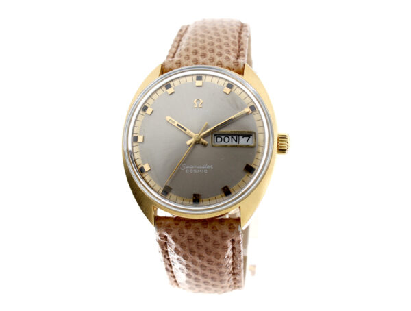 OMEGA Seamaster Cosmic Herrenuhr mit Plaquegehäuse, Omega-Automatikwerk, DayDate und Lederband.