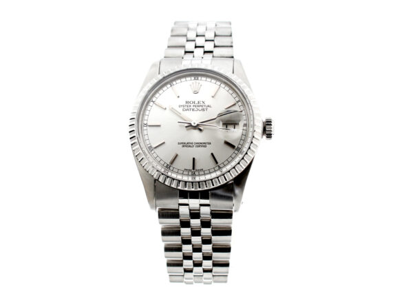 ROLEX Oyster Perpetual Datejust Herrenuhr mit Edelstahlgehäuse, Rolex-Automatikwerk, Datumslupe und Schraubkrone.