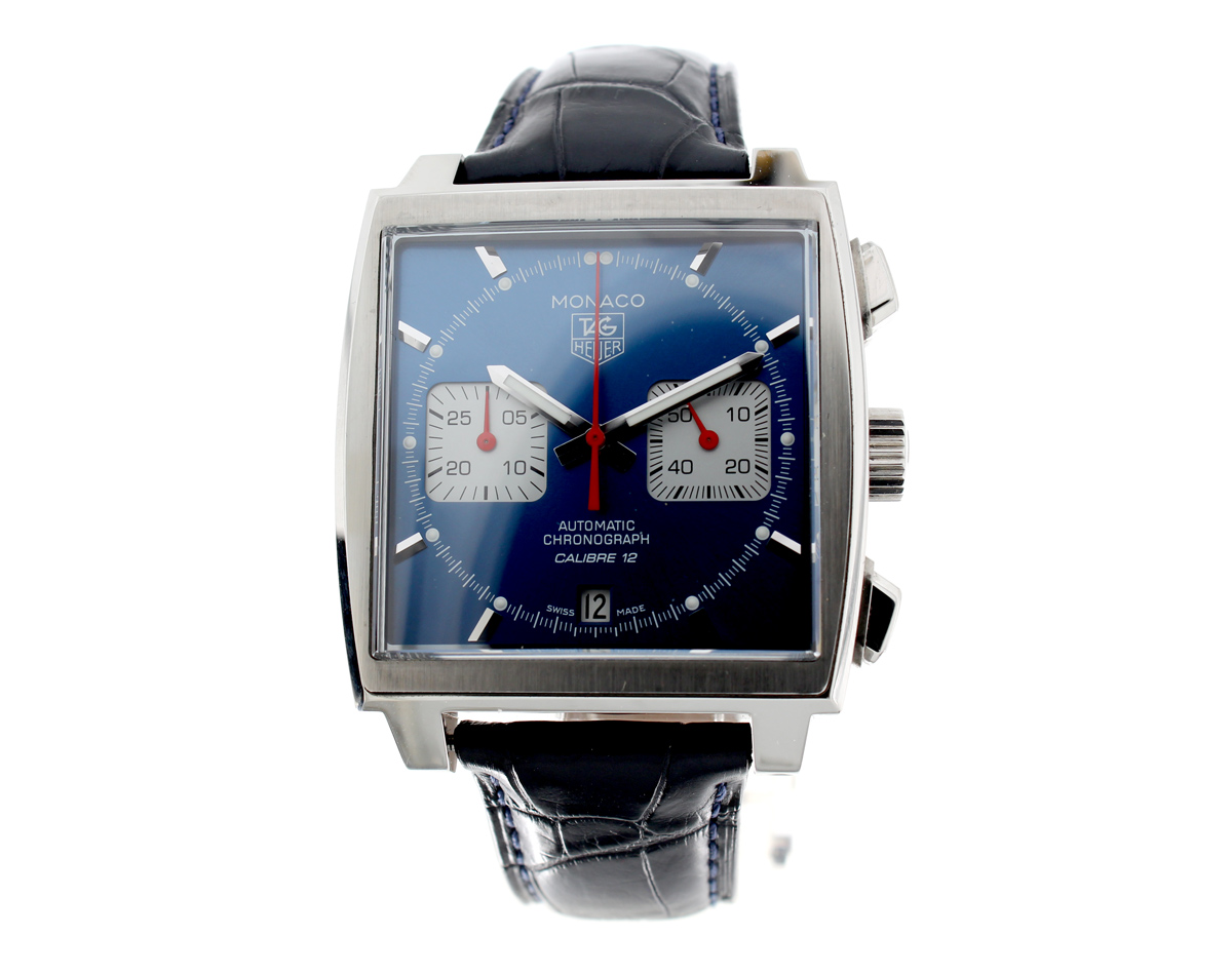 TAG HEUER Monaco Herren-Chronograph mit Edelstahlgehäuse, Automatikwerk, Lederband, Glasboden und Original-Box.