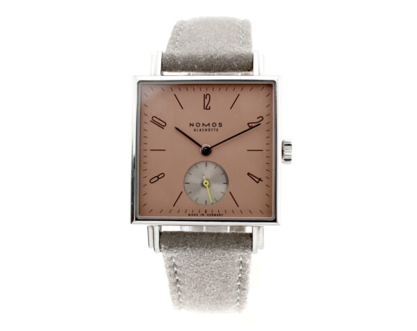 NOMOS Tetra - "die Kapriziöse" Herrenuhr mit Edelstahlgehäuse, Handaufzugswerk, Glasboden, kleine Sekunde mit Holzbox und Papiere.