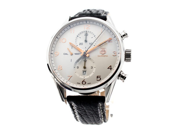TAG HEUER Carrera Herrenuhr mit Edelstahlgehäuse, Automatikwerk, Glasboden, Lederband und TagHeuer-Schließe.
